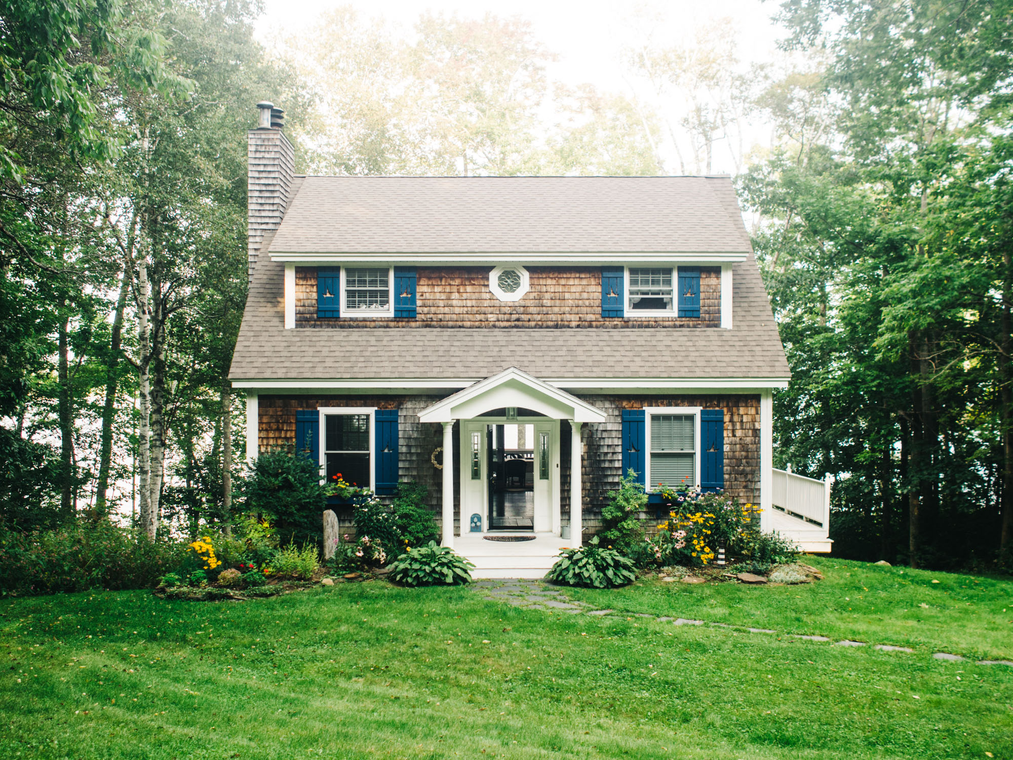 beach house in Lincolnville, Maine | Photography by Carla Gabriel Garcia