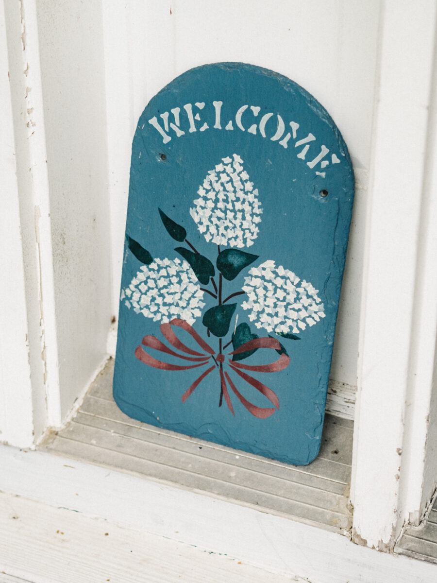 Beach House Welcome Sign | Photography by Carla Gabriel Garcia